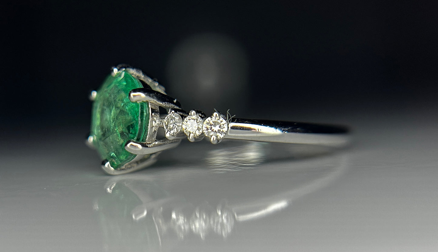 Beautiful 1.36 ct Natural Emerald With Natural Diamonds & 18k Gold