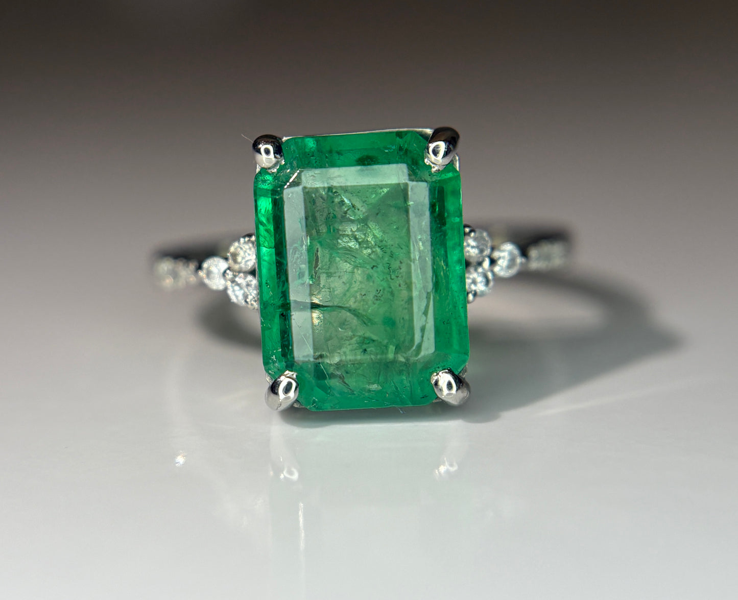 Beautiful 3.15 CT Natural Emerald Ring With Natural Diamonds & Platinum 950