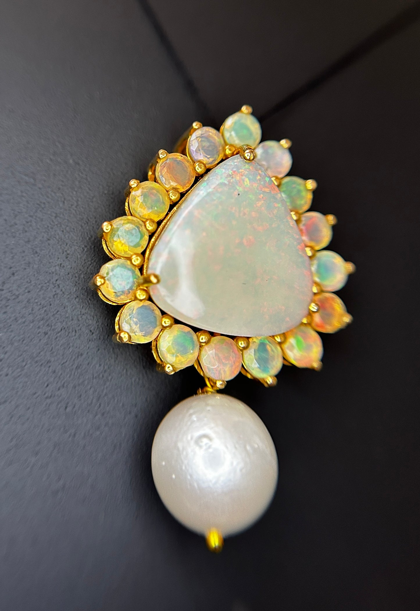 Beautiful 20.50ct Natural Australian Opal and Southsea Pearl Pendant & 18k Gold