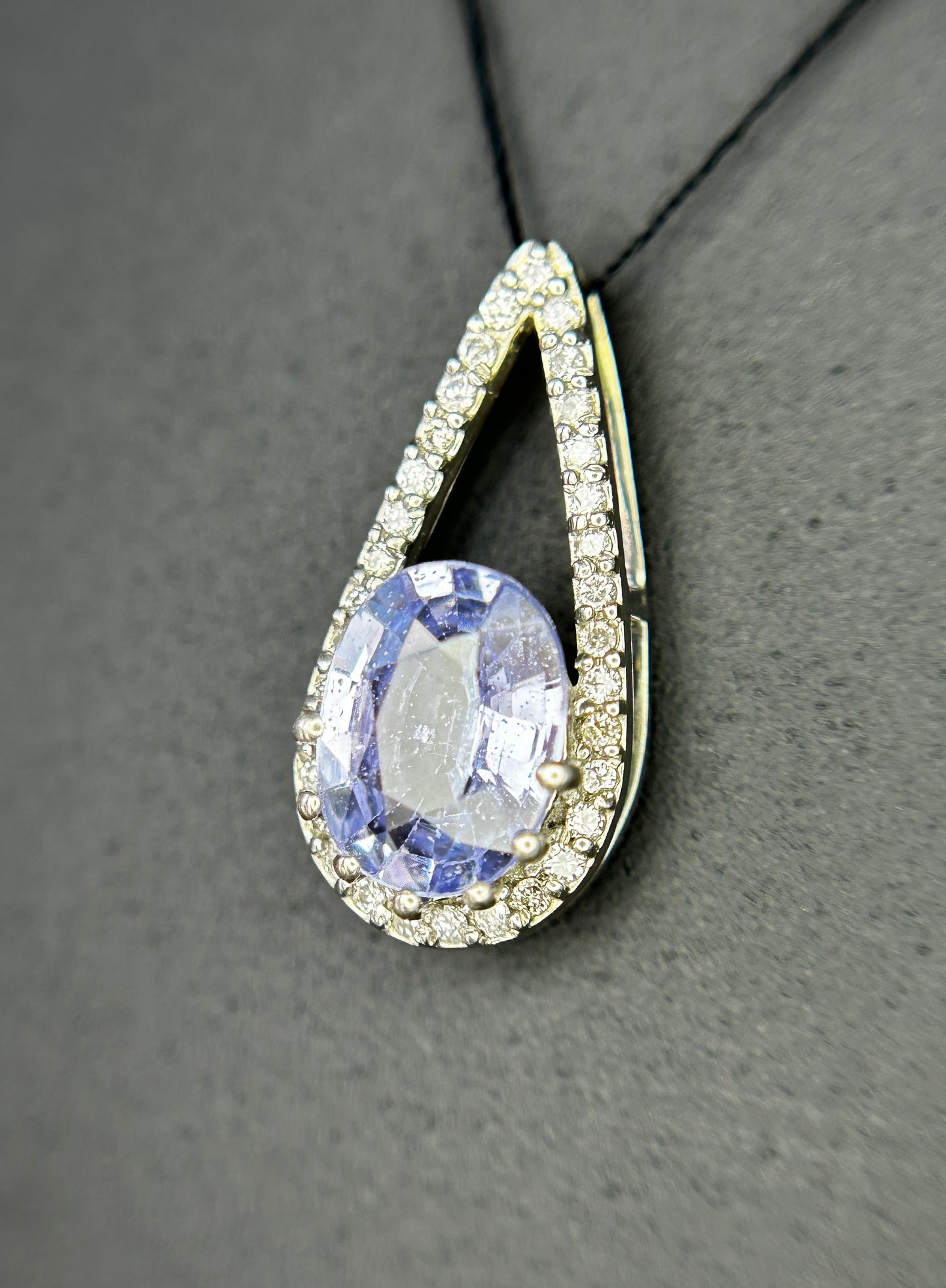 Beautiful 1.59 CT Unheated Ceylon Blue Sapphire Diamonds & 950 Platinum Pendant