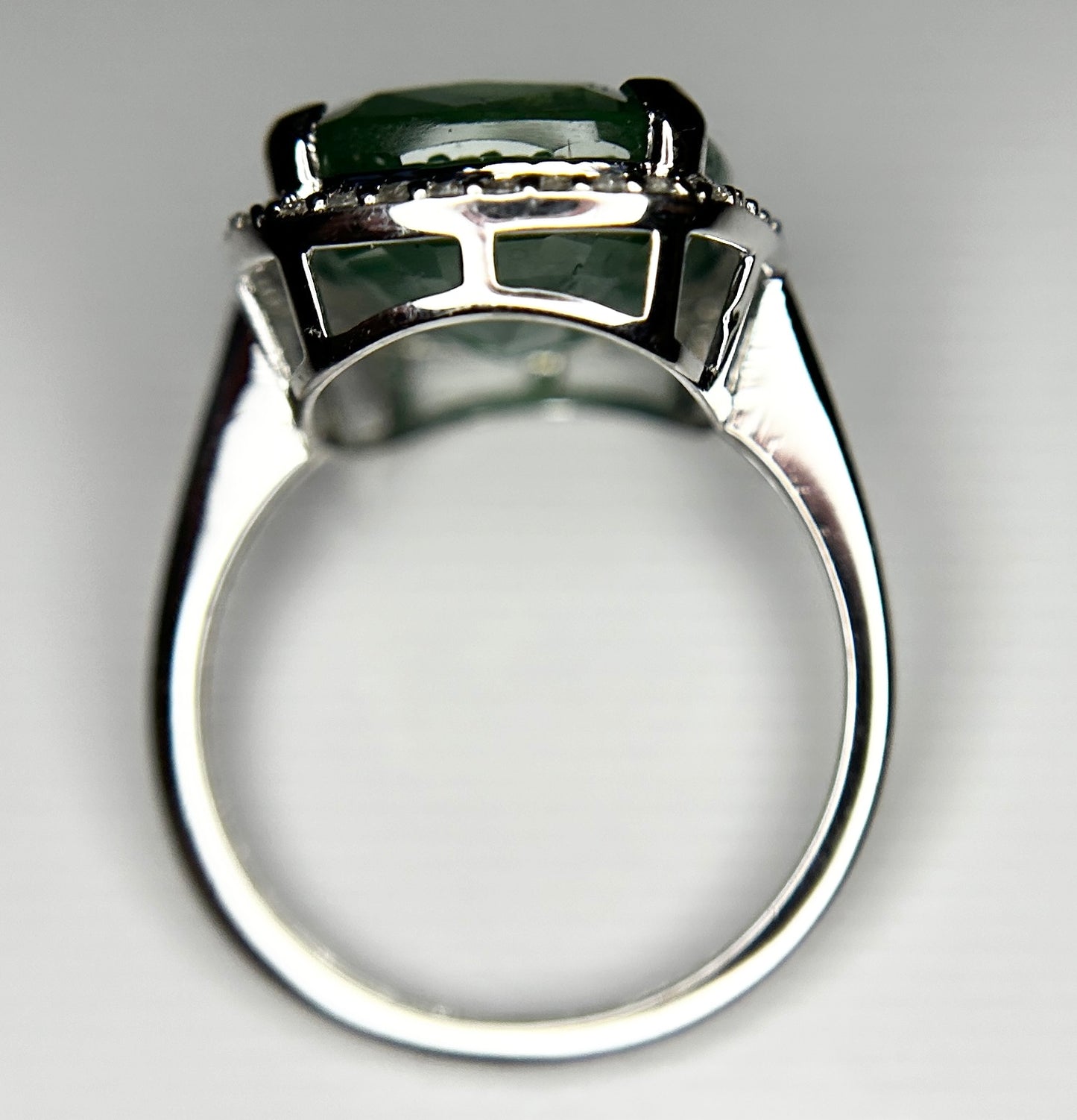 Beautiful 10.04 ct Natural Emerald With Natural Diamonds & 18k Gold