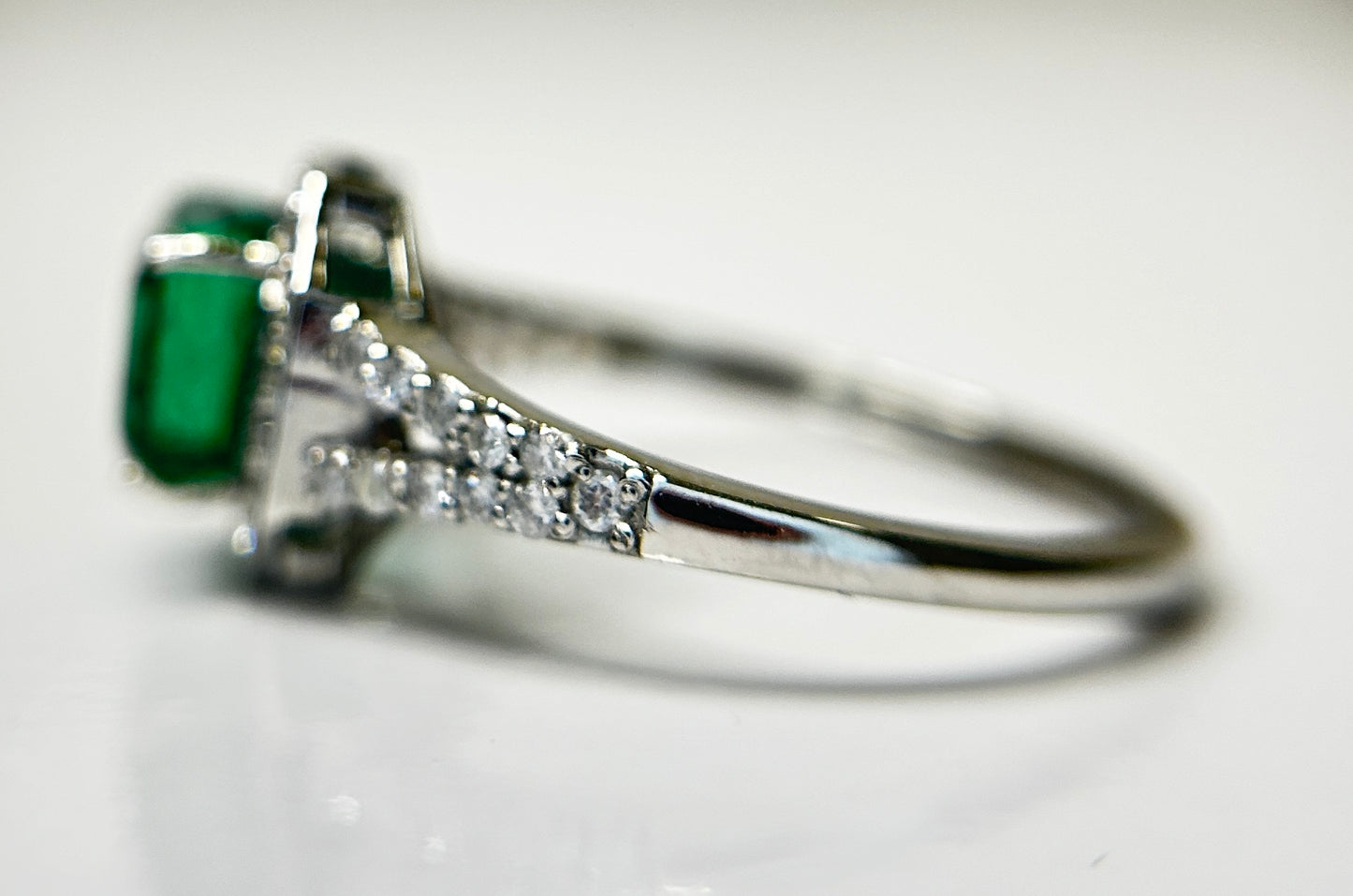 Beautiful 1.64 CT Natural Emerald Ring With Natural Diamonds & Platinum 950