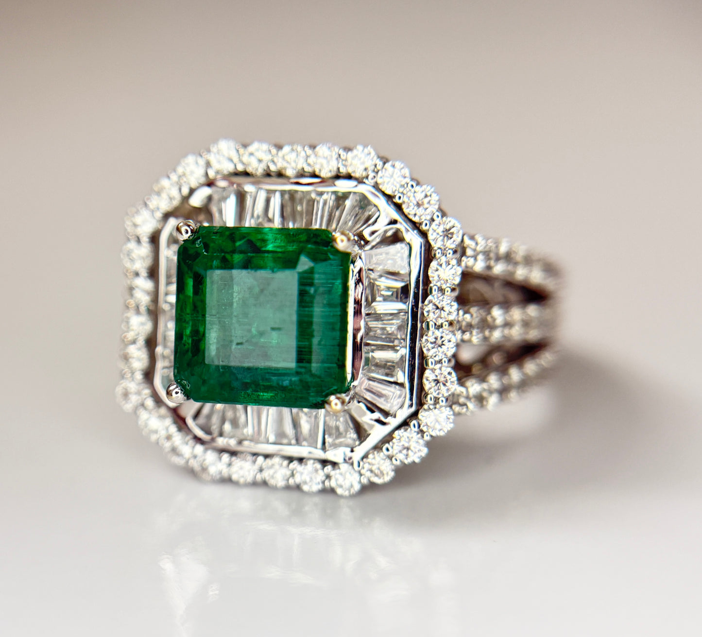 Beautiful 3.01 CT Natural Emerald With 1.68 CT Natural Diamonds & 18k Gold