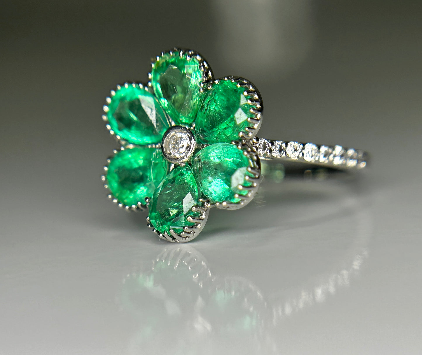 Beautiful 1.90ct Natural Emerald Ring With Natural Diamonds & Platinum 950