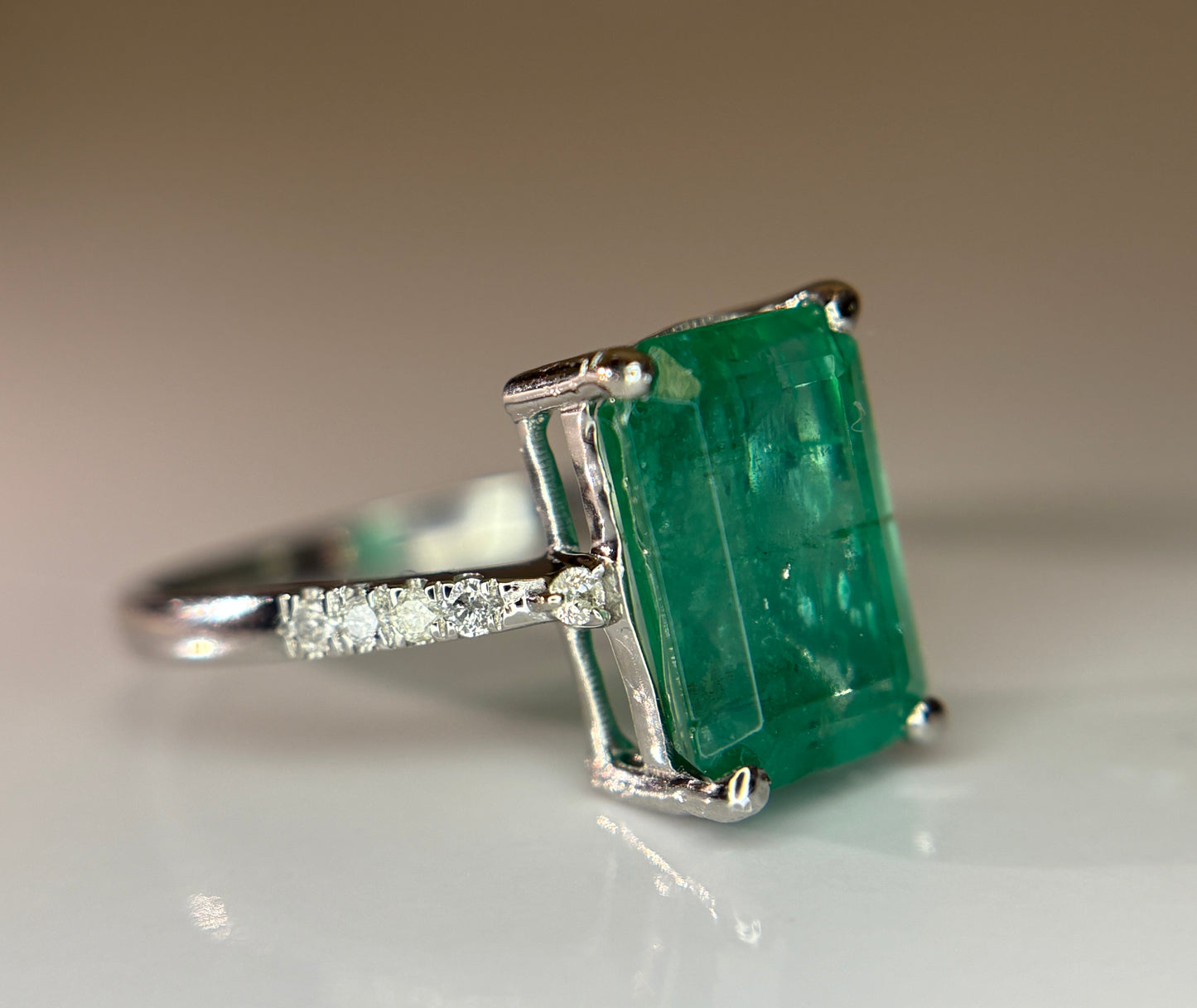 Beautiful 4.00 CT Natural Emerald Ring With Natural Diamonds & Platinum 950