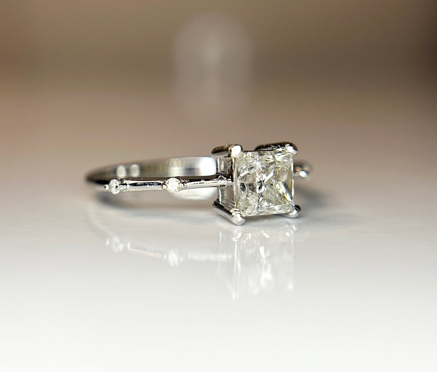 Beautiful 1.07ct Princess Cut Untreated Natural Solitaire Diamond & 18k Gold