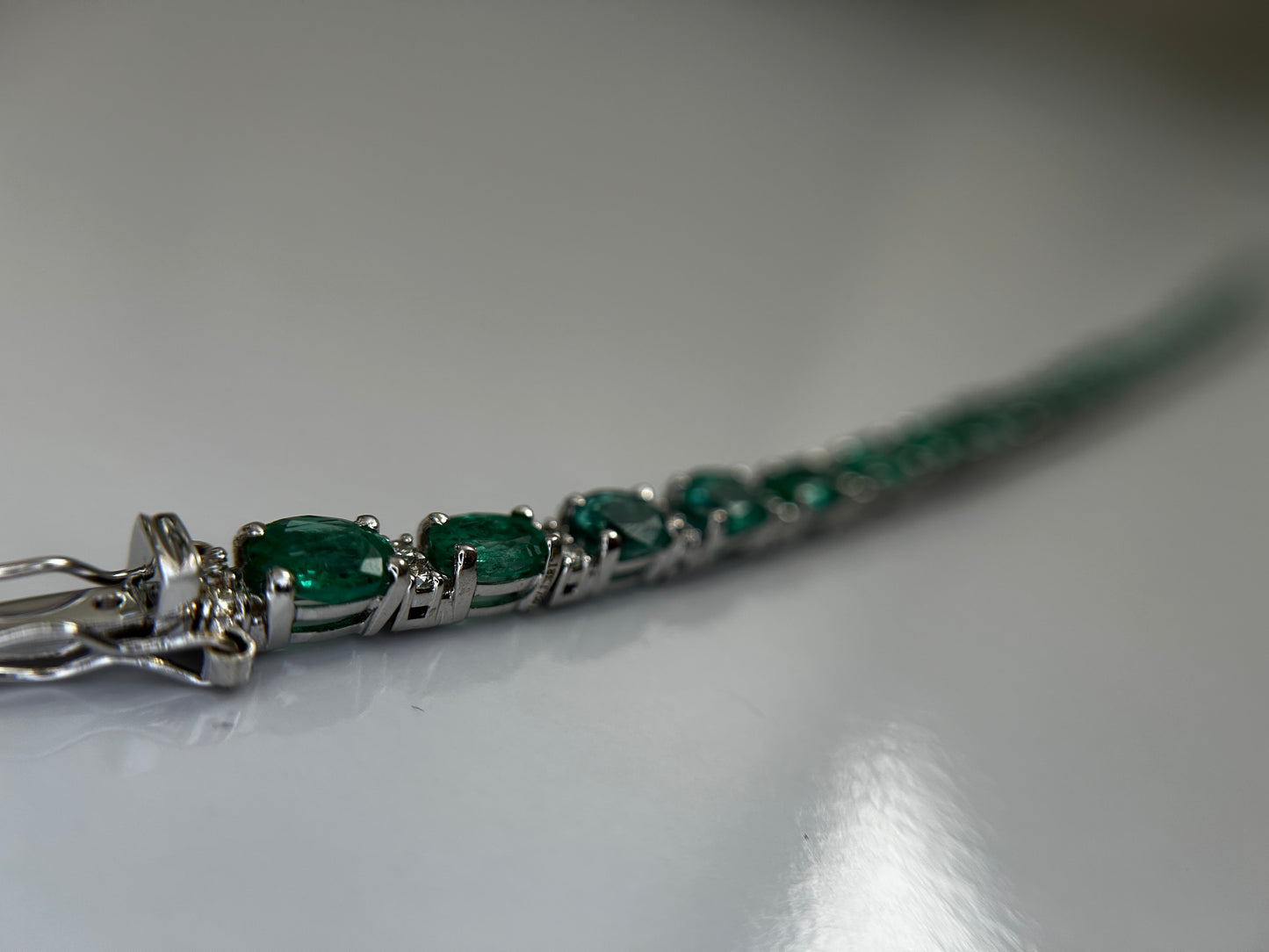 Beautiful 11.10 CTS Natural Emerald Bracelet With Natural Diamonds & 18k Gold