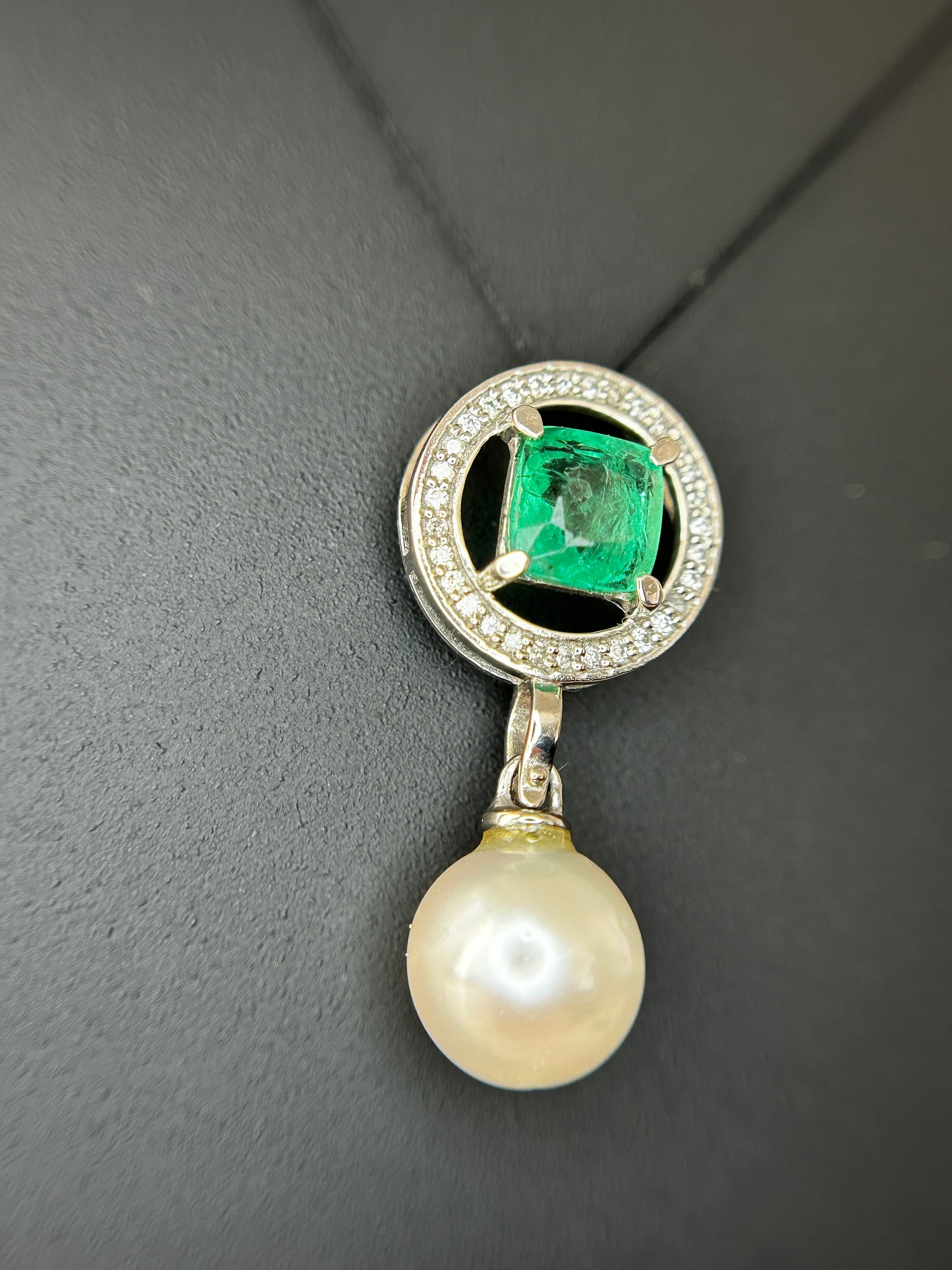 Beautiful 5.55CT South Sea Pearl, 1.14ct Emerald, Diamonds & 950 Platinum Pendant