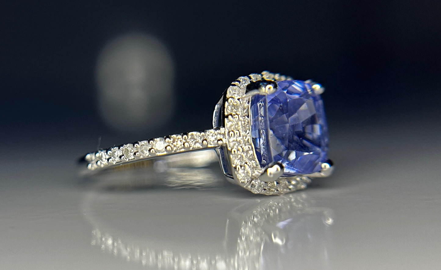 Beautiful 2.79CT Unheated Ceylon Blue Sapphire With Natural Diamonds & 18k Gold