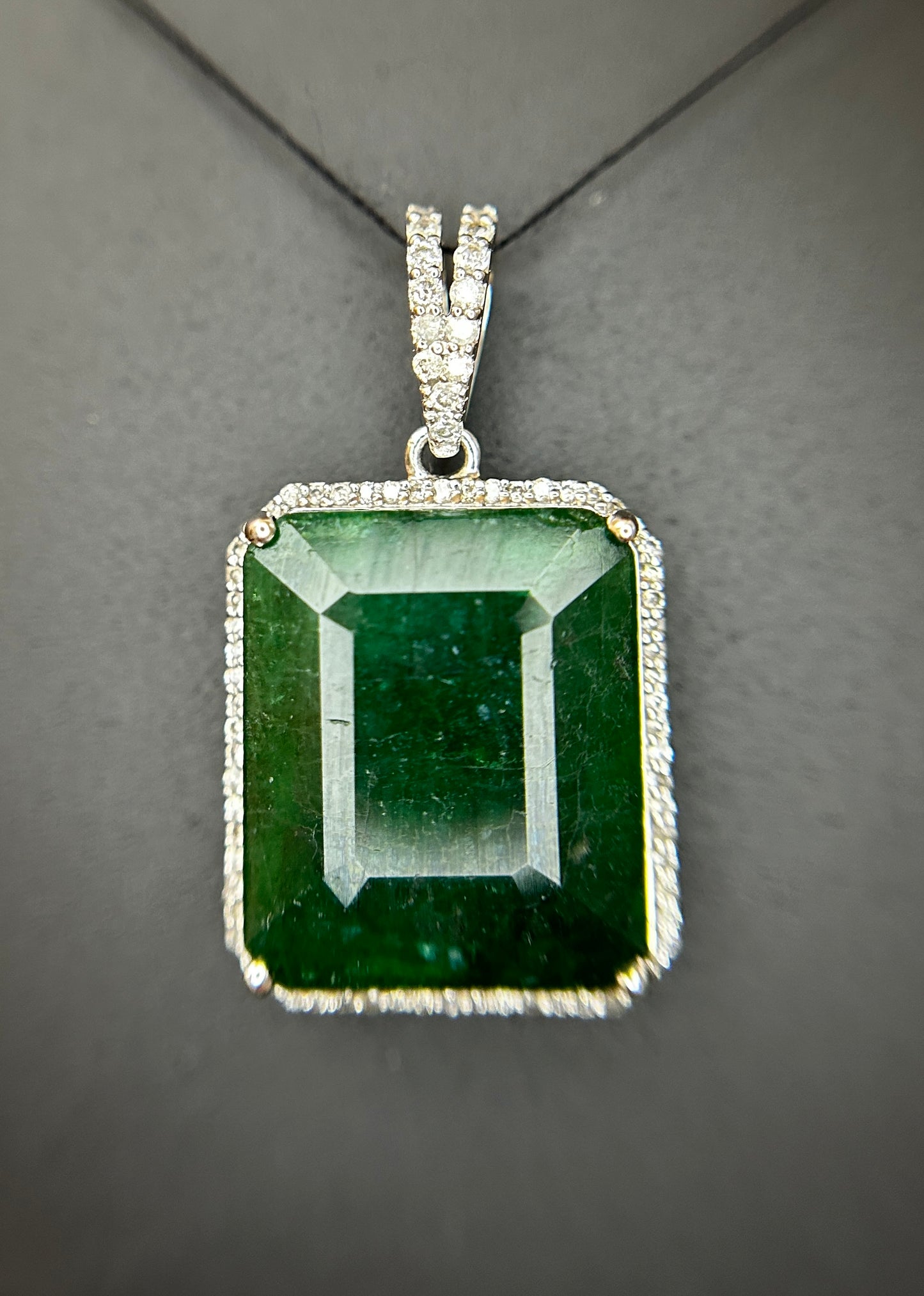 Beautiful 14.39 ct Natural Emerald With Natural Diamonds & 18k Gold