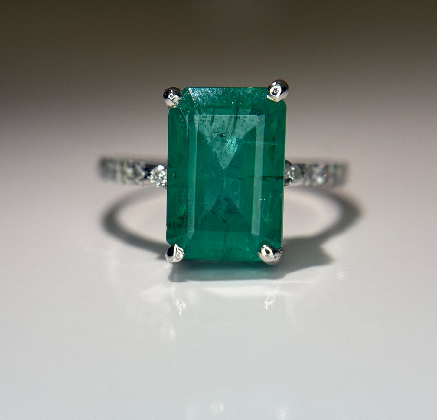 Beautiful 4.00 CT Natural Emerald Ring With Natural Diamonds & Platinum 950