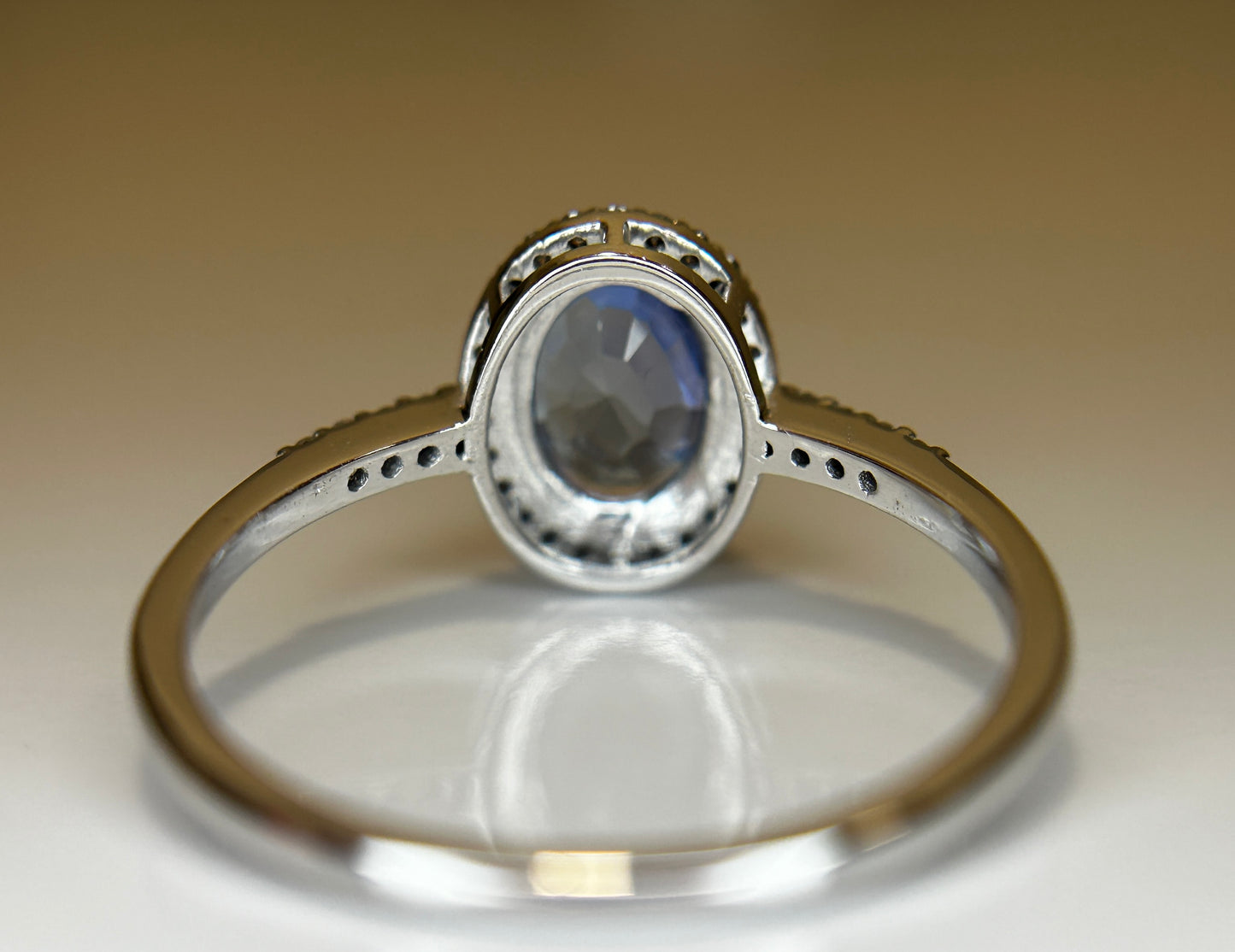 Beautiful 1.73CT Unheated Ceylon Cornflour Blue Sapphire Diamonds & 18k Gold