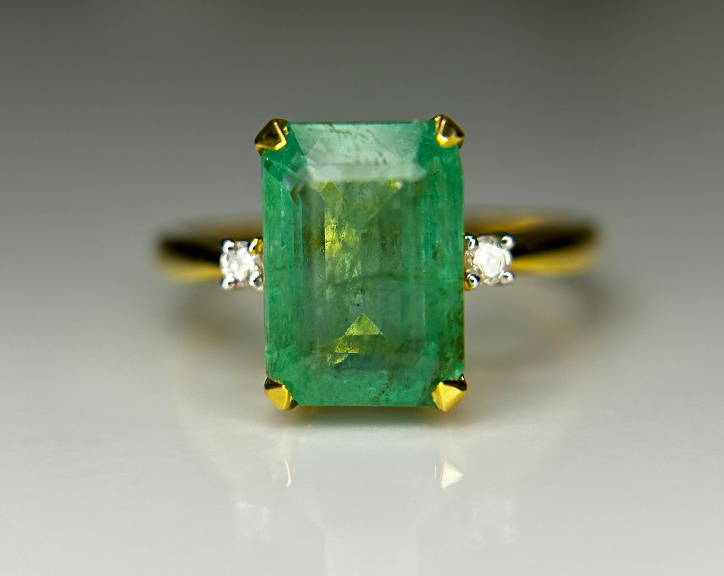 Beautiful Natural Emerald 3.51 CT With Natural Diamonds & 18k Gold