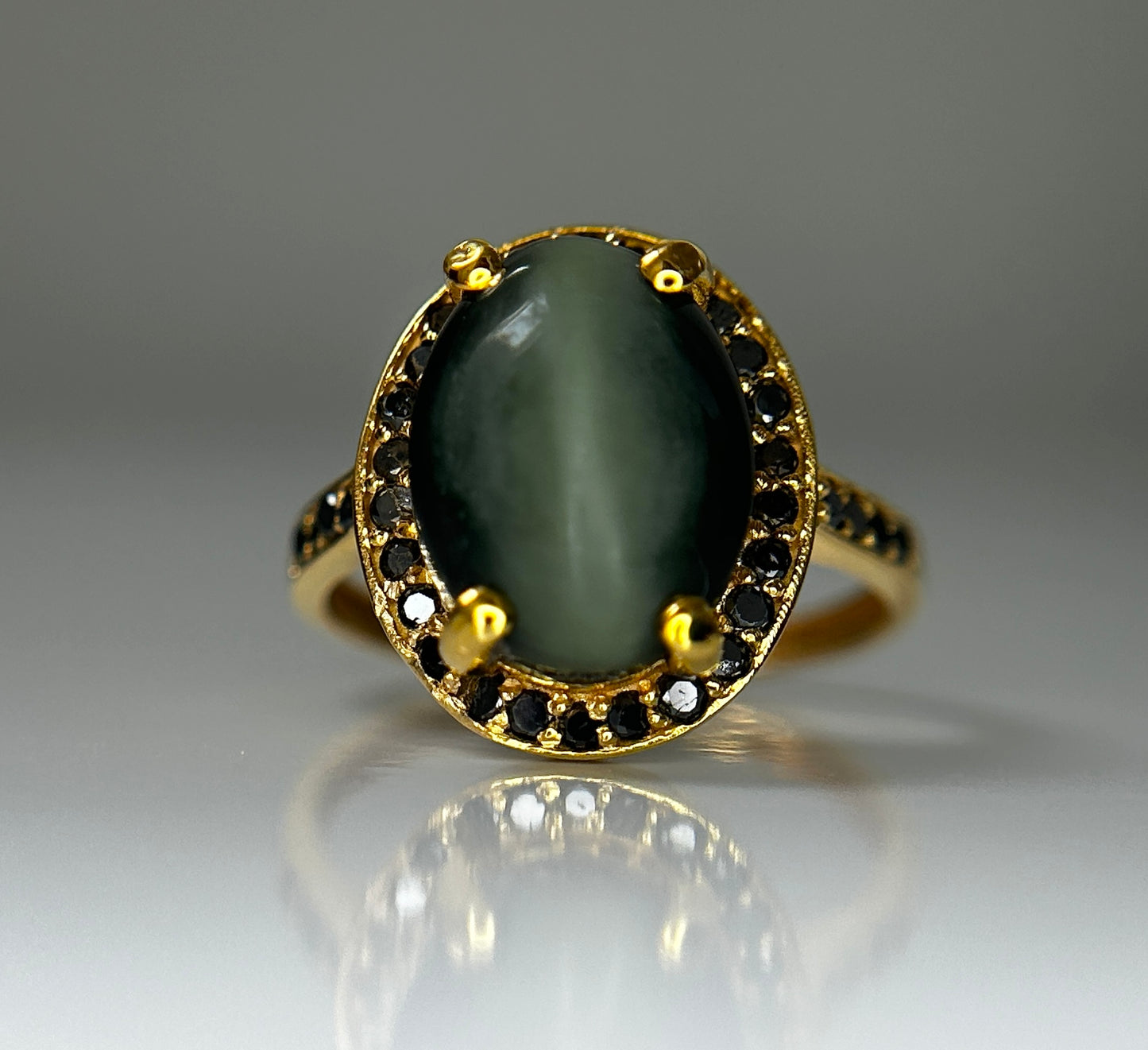 Beautiful Natural 3.05ct Cat’s Eye Ring With Natural Black Diamonds and 18k Gold