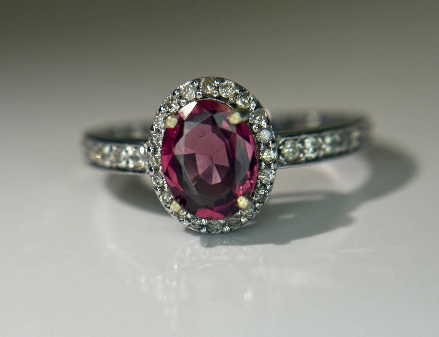 Beautiful Natural 1.00 Ct Spinel Ring With Diamonds and 18k Gold