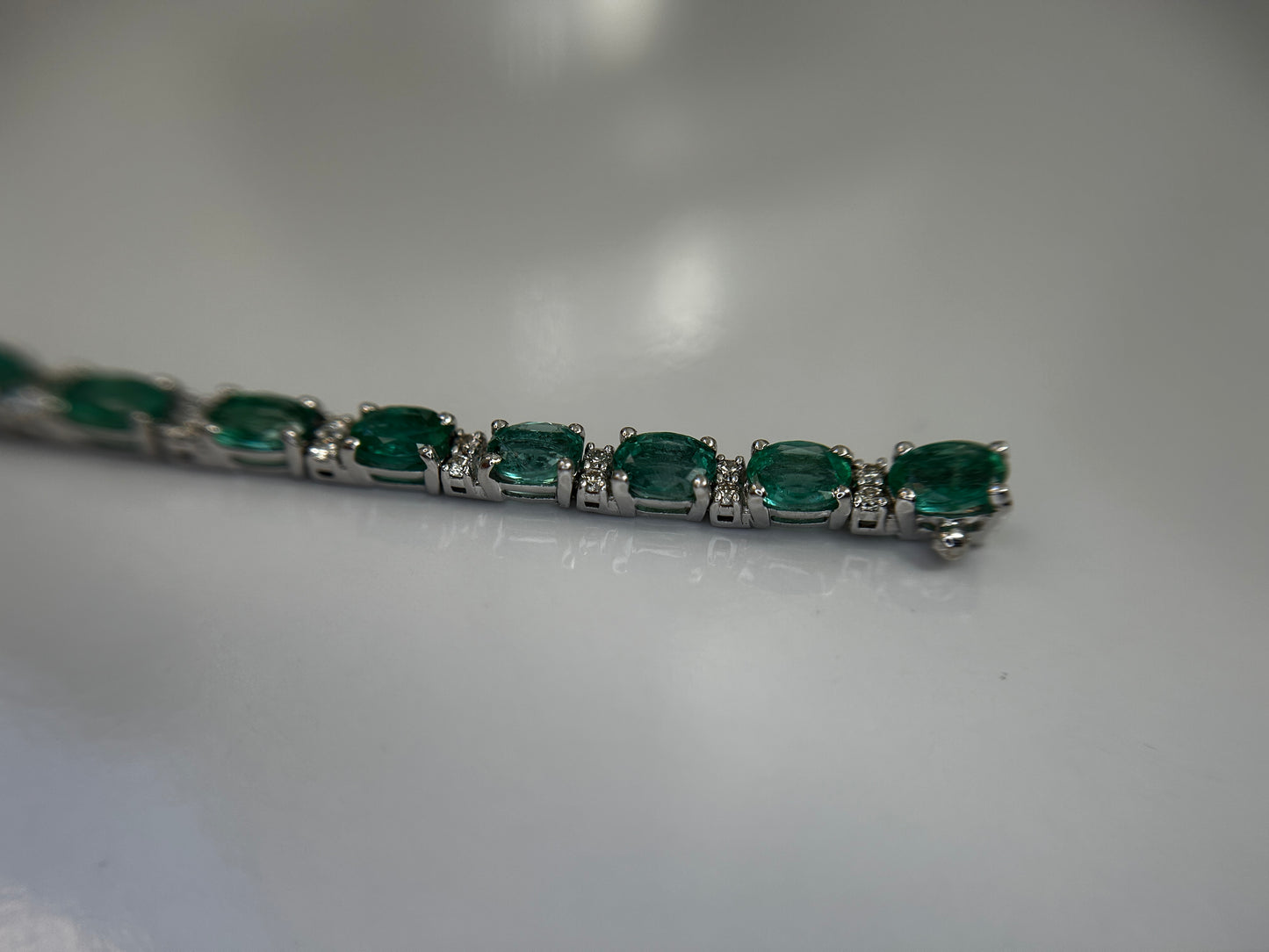 Beautiful 11.10 CTS Natural Emerald Bracelet With Natural Diamonds & 18k Gold