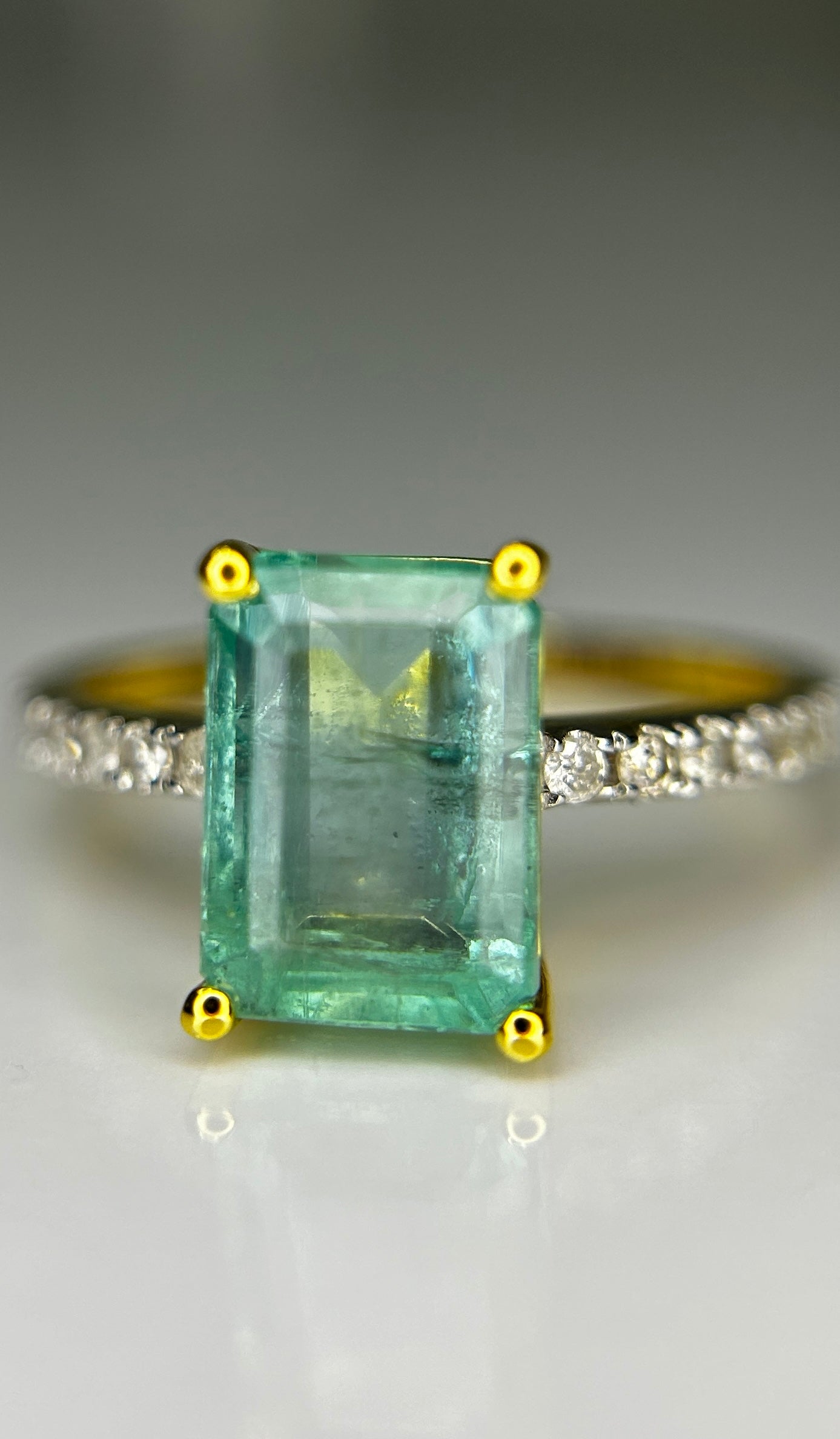 Beautiful Natural Emerald 2.68 CT With Natural Diamonds & 18k Gold