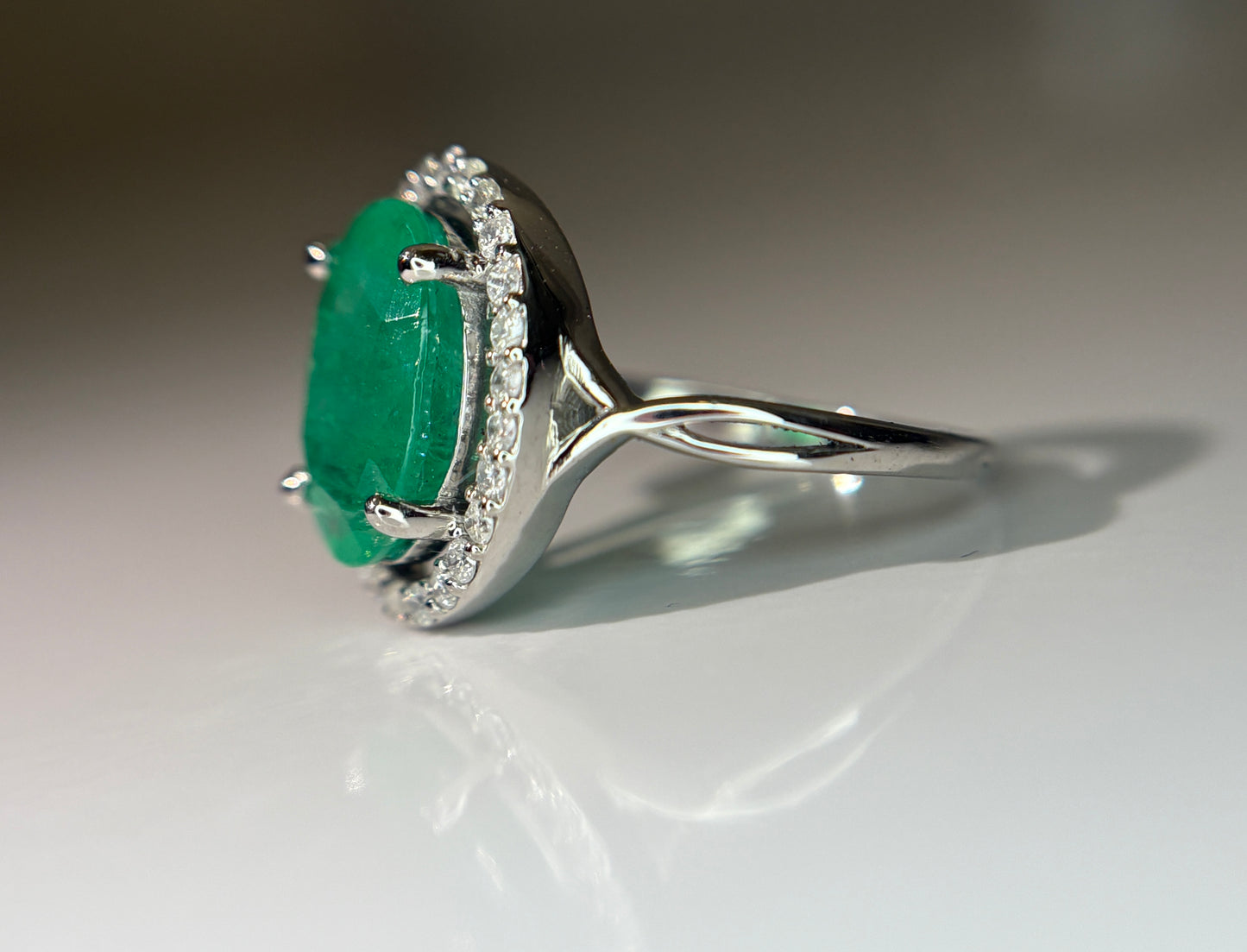 Beautiful 2.70 CT Natural Emerald Ring With Natural Diamonds & Platinum 950