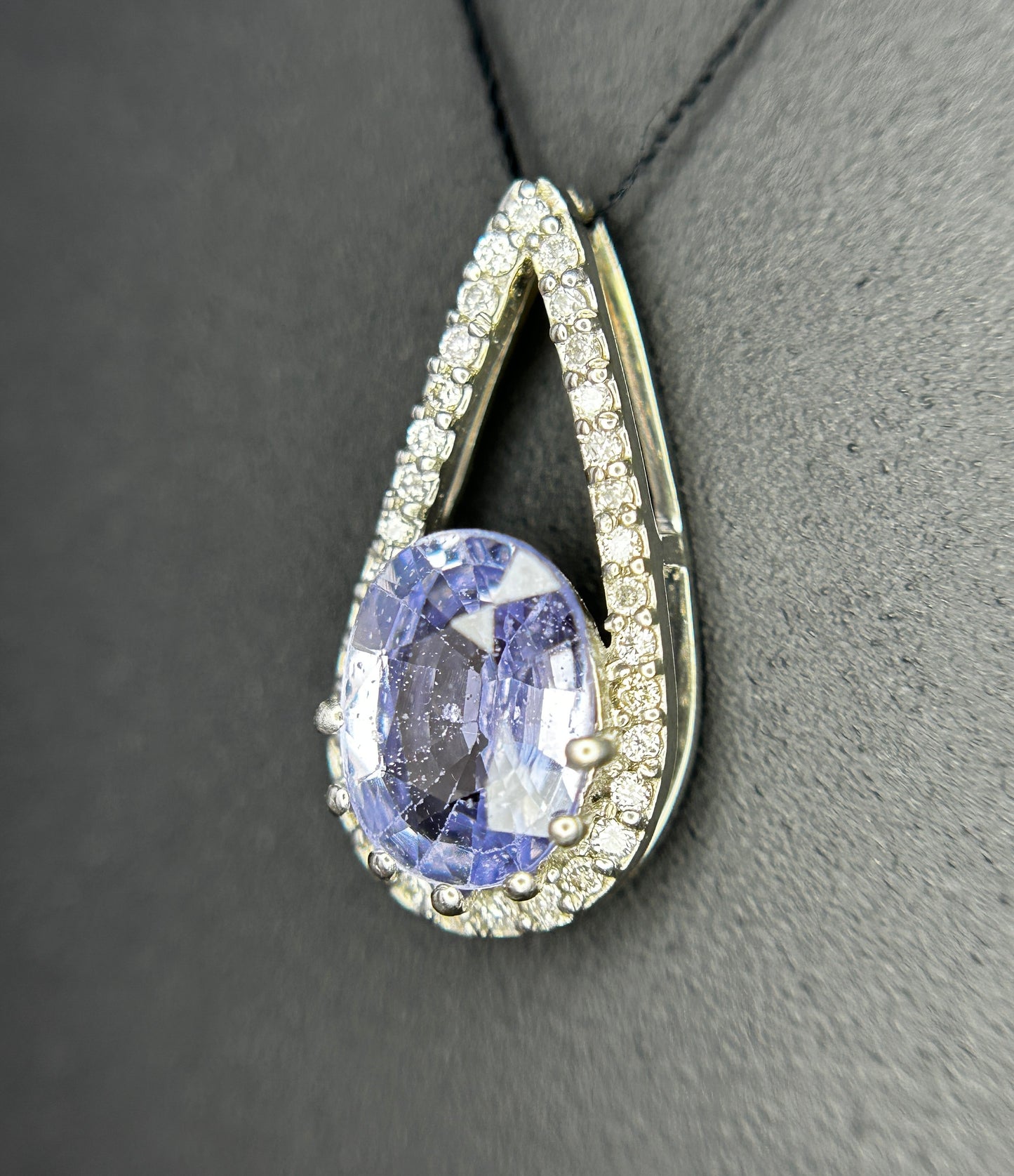 Beautiful 1.59 CT Unheated Ceylon Blue Sapphire Diamonds & 950 Platinum Pendant