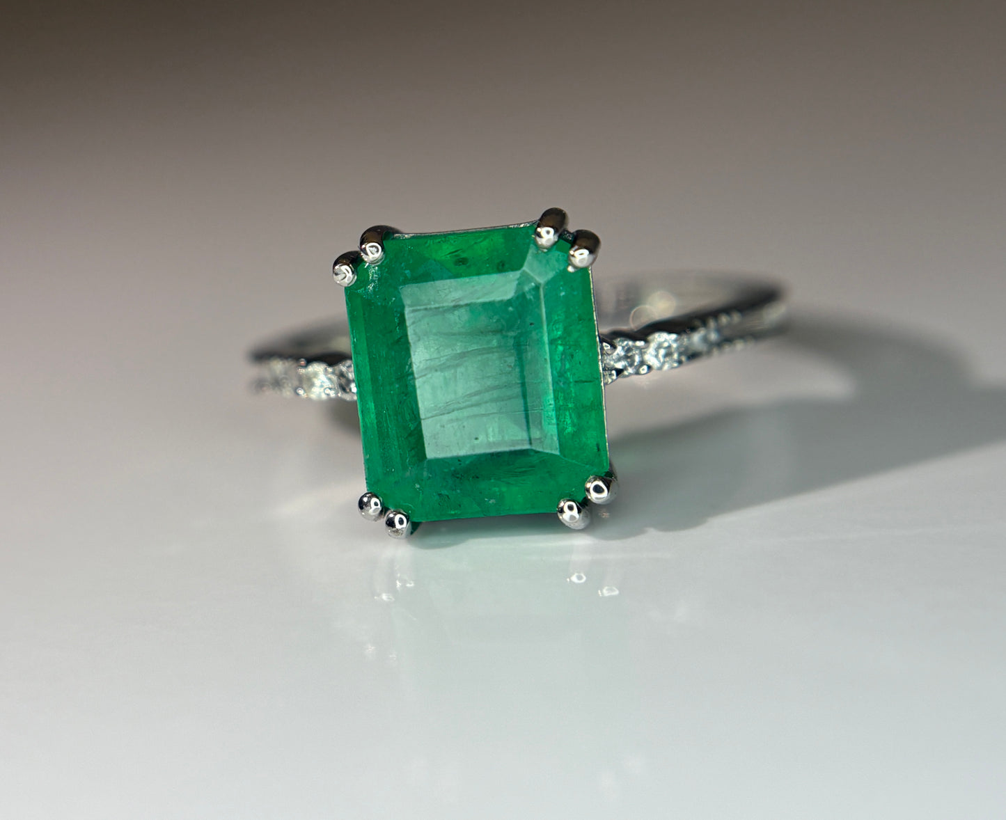 Beautiful 3.20 CT Natural Emerald Ring With Natural Diamonds & Platinum 950