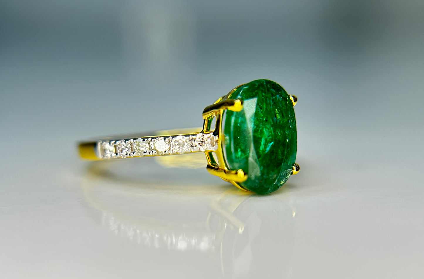 Beautiful Natural Emerald 2.02 CT With Natural Diamonds & 18k Gold