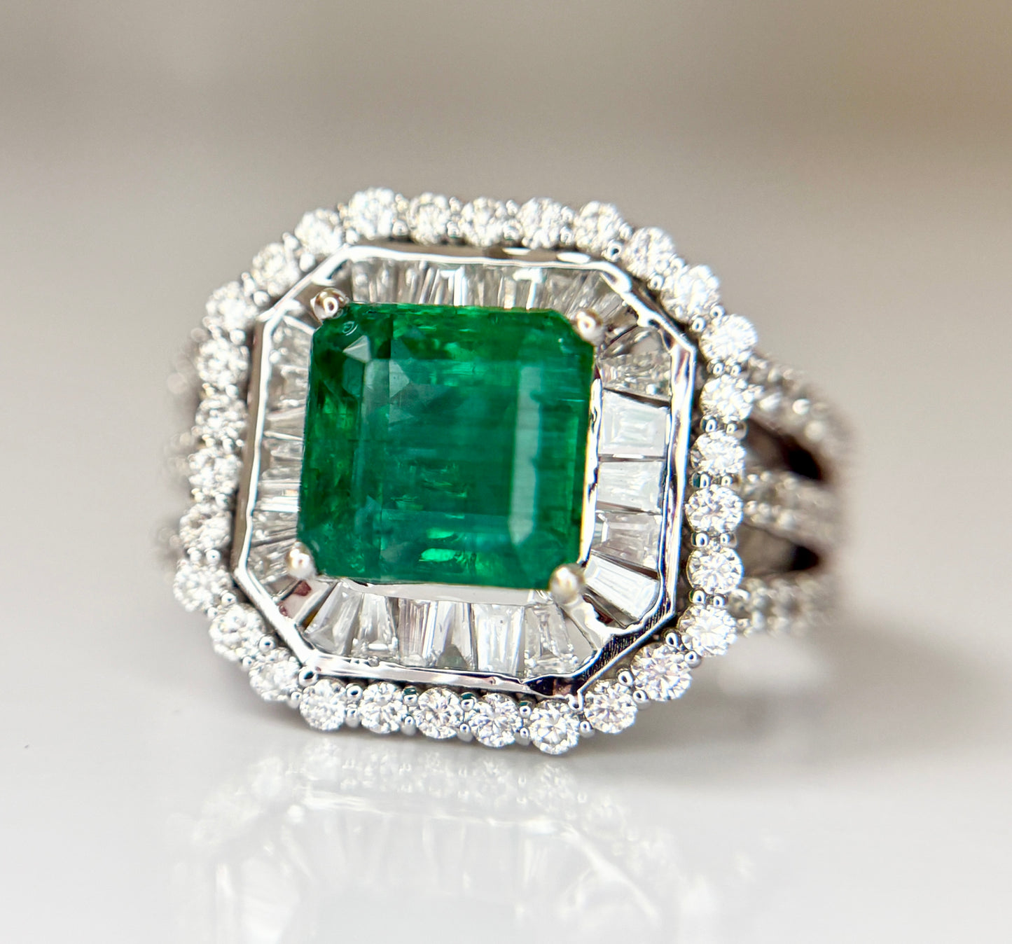 Beautiful 3.01 CT Natural Emerald With 1.68 CT Natural Diamonds & 18k Gold
