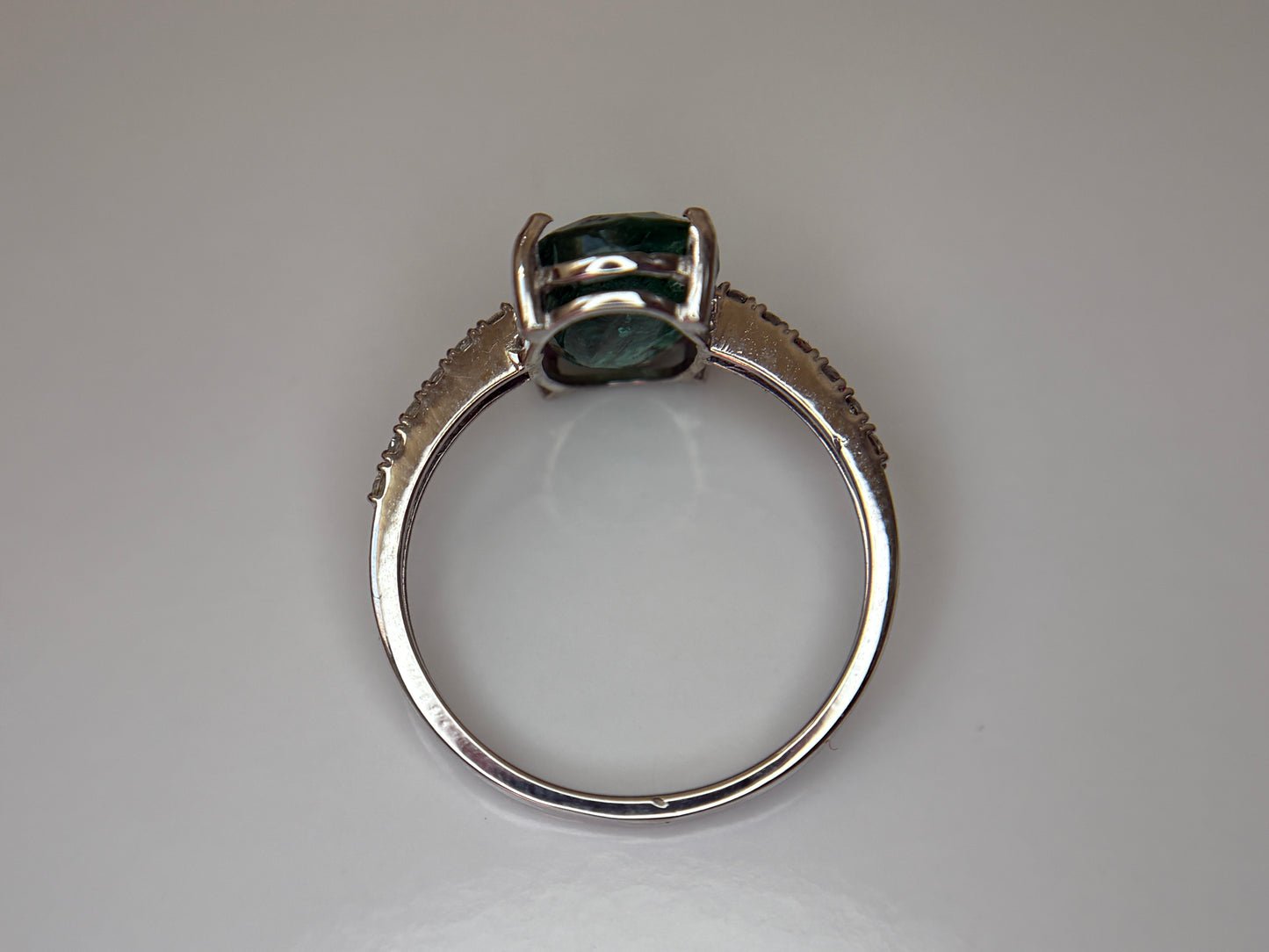 Beautiful Natural Emerald 3.00ct With Natural Diamonds & 18k Gold