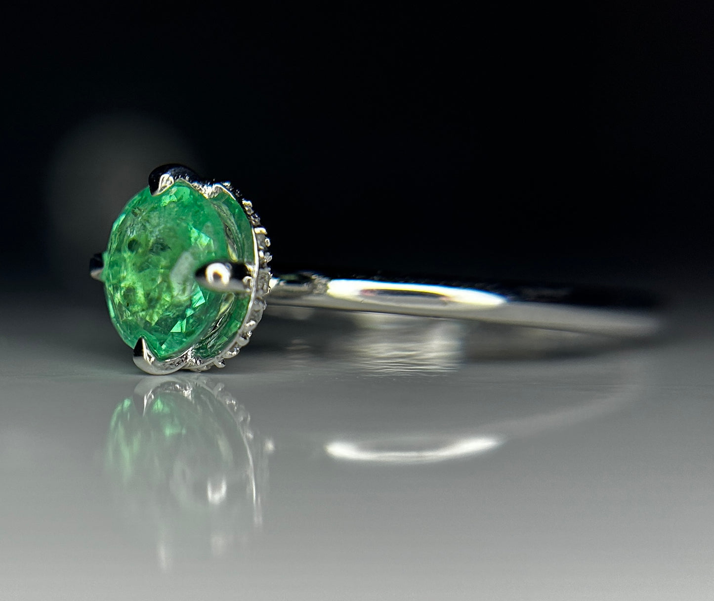 Beautiful 1.07ct Natural Emerald With Natural Diamonds & 18k Gold