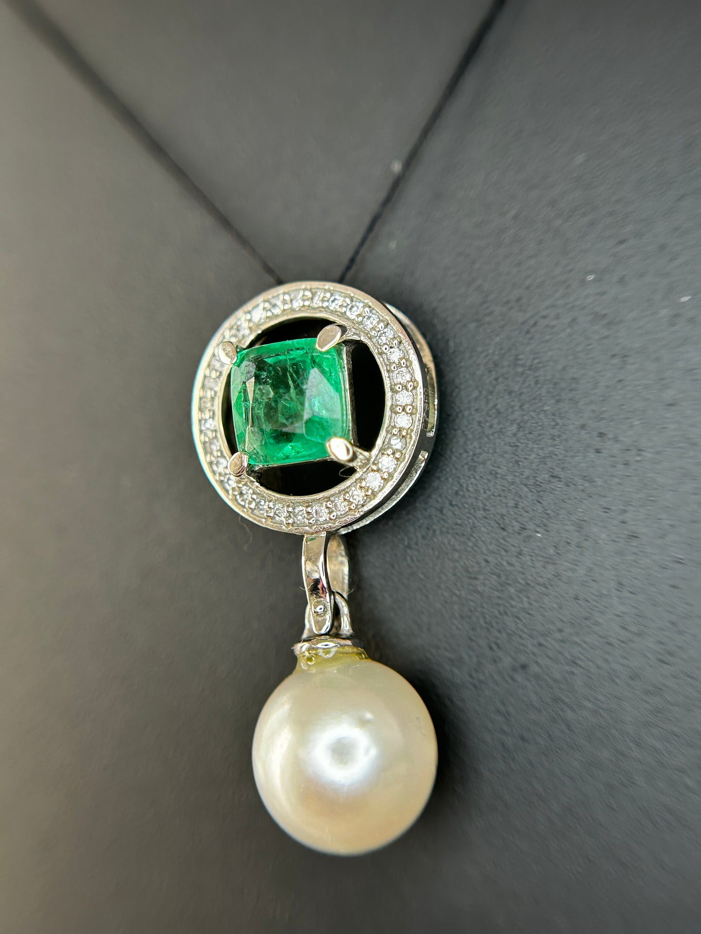 Beautiful 5.55CT South Sea Pearl, 1.14ct Emerald, Diamonds & 950 Platinum Pendant