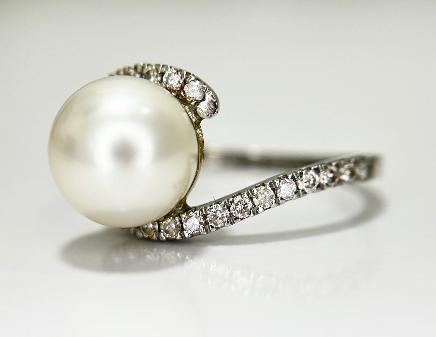 Beautiful 5.12 CT South Sea Pearl With Diamonds & 950 Platinum Ring