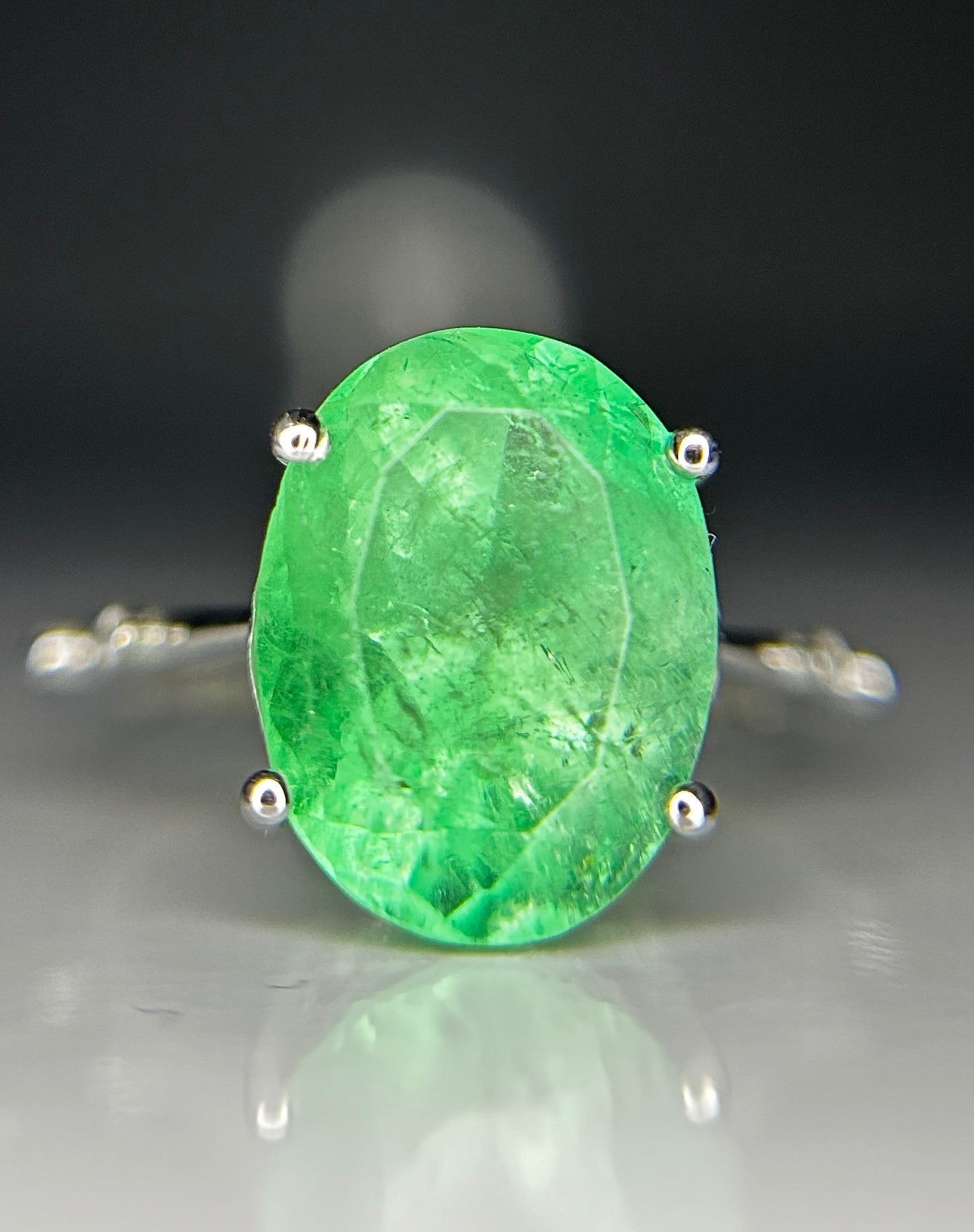 Beautiful 5.47ct Natural Colombian Emerald With Natural Diamonds & 18k Gold