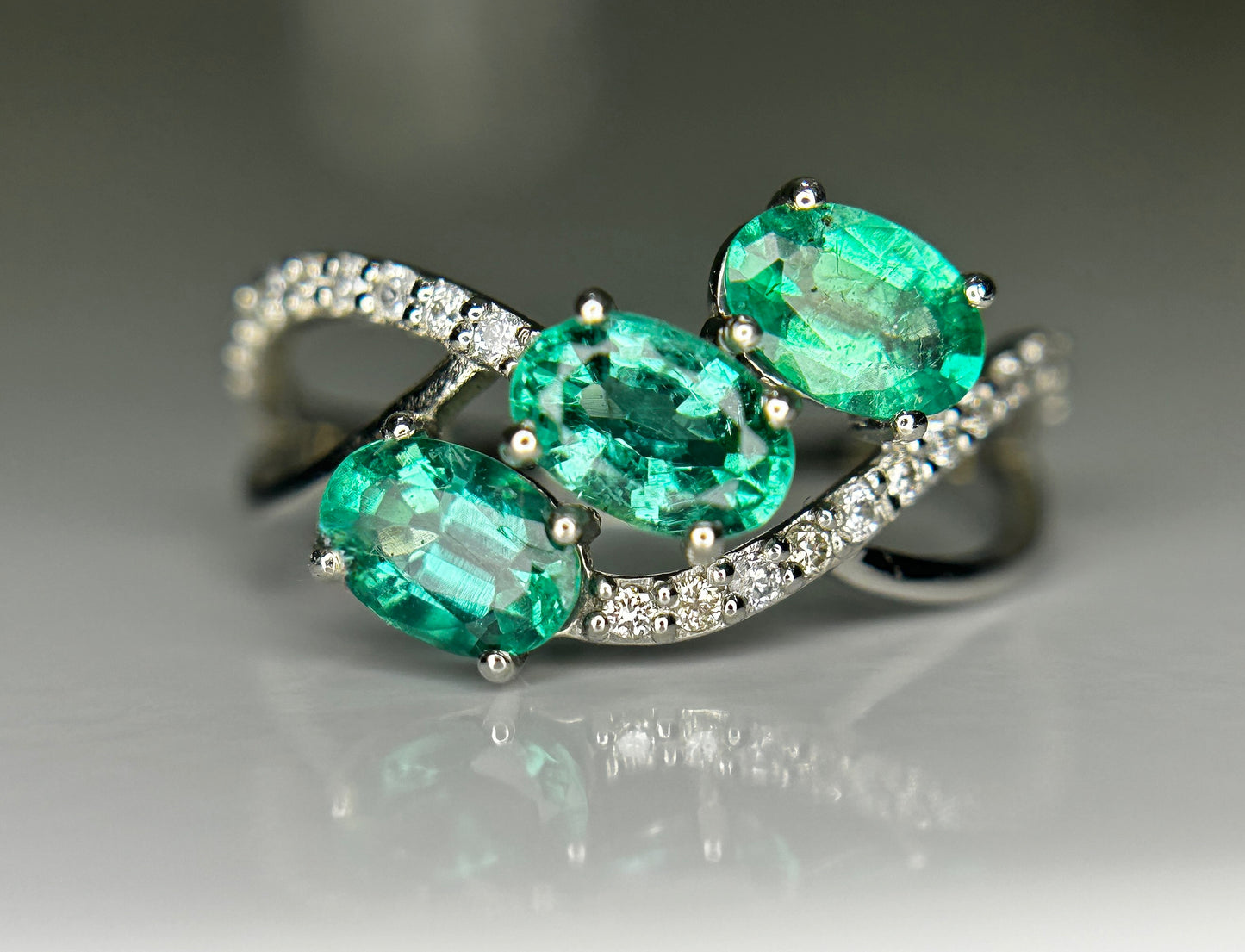 Beautiful 1.50 CT Natural Emerald Ring With Natural Diamonds & Platinum 950