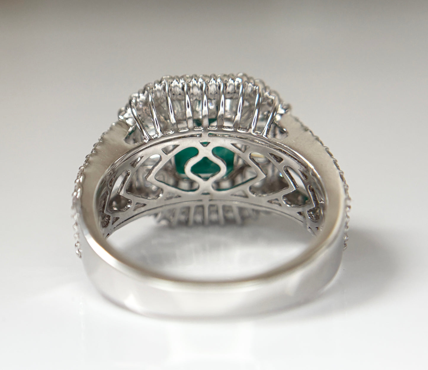 Beautiful 3.01 CT Natural Emerald With 1.68 CT Natural Diamonds & 18k Gold