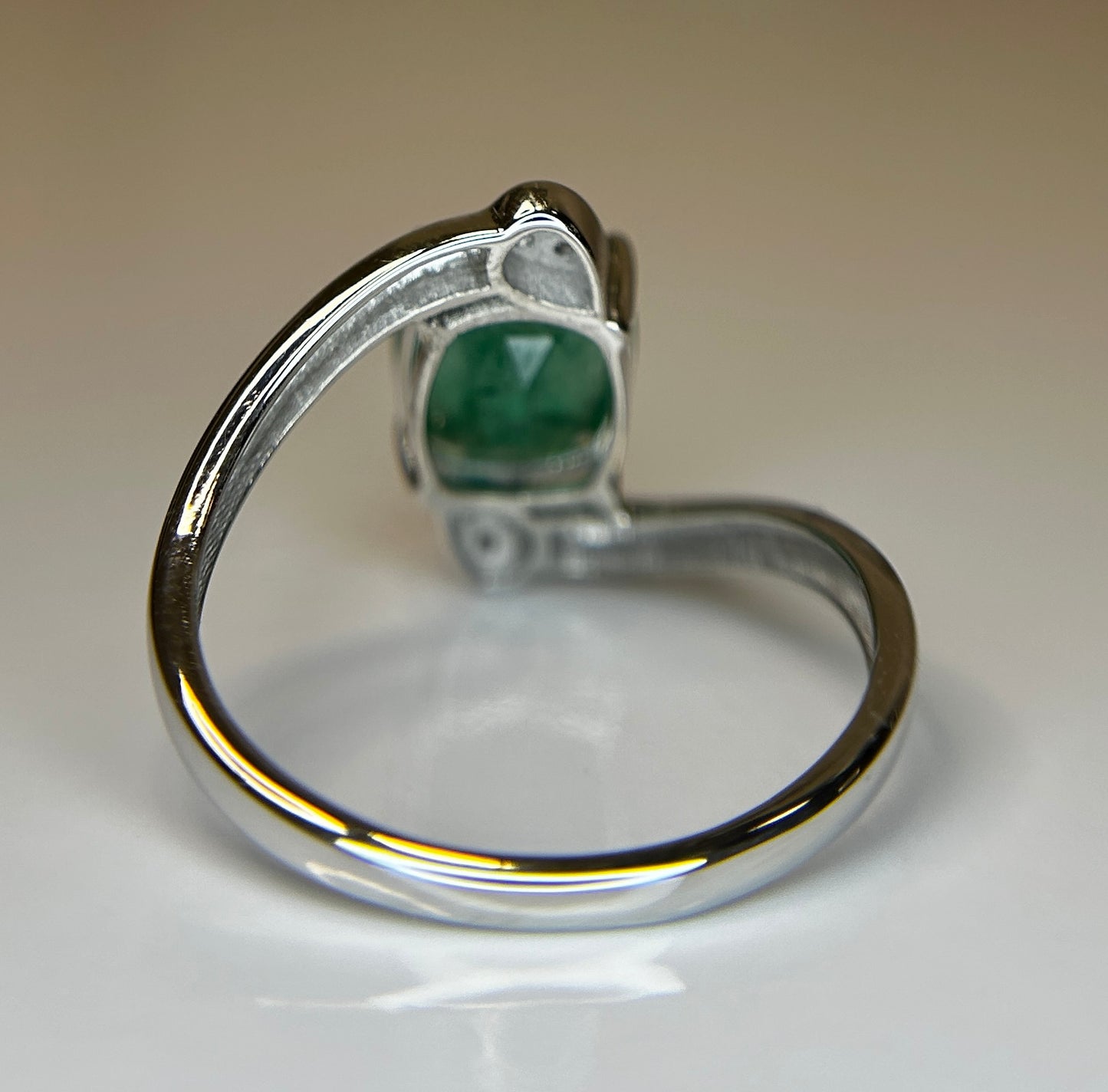 Beautiful Natural Emerald 2.19 Ct With Natural Diamonds & 18k Gold